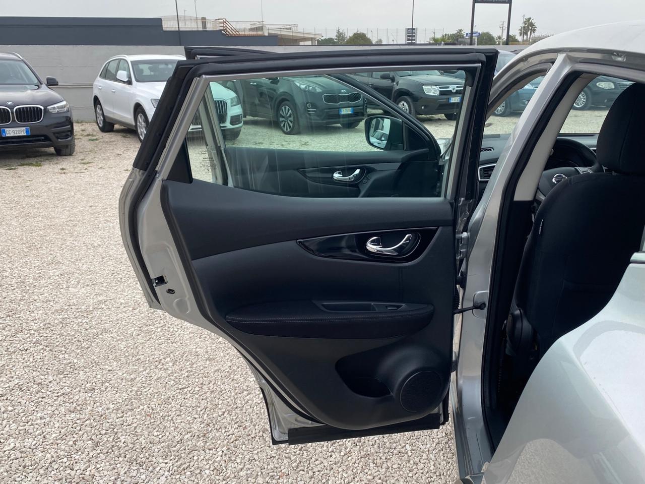 Nissan Qashqai 1.5 dCi Tekna GANCIO TRAINO,TELECAMERE 360*,NEOPATENTATI UNICO PROPIETARIO