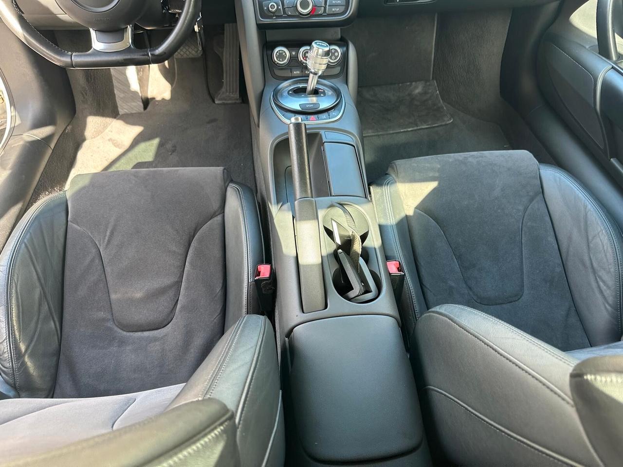 Audi R8 4.2 V8 FSI quattro R tronic