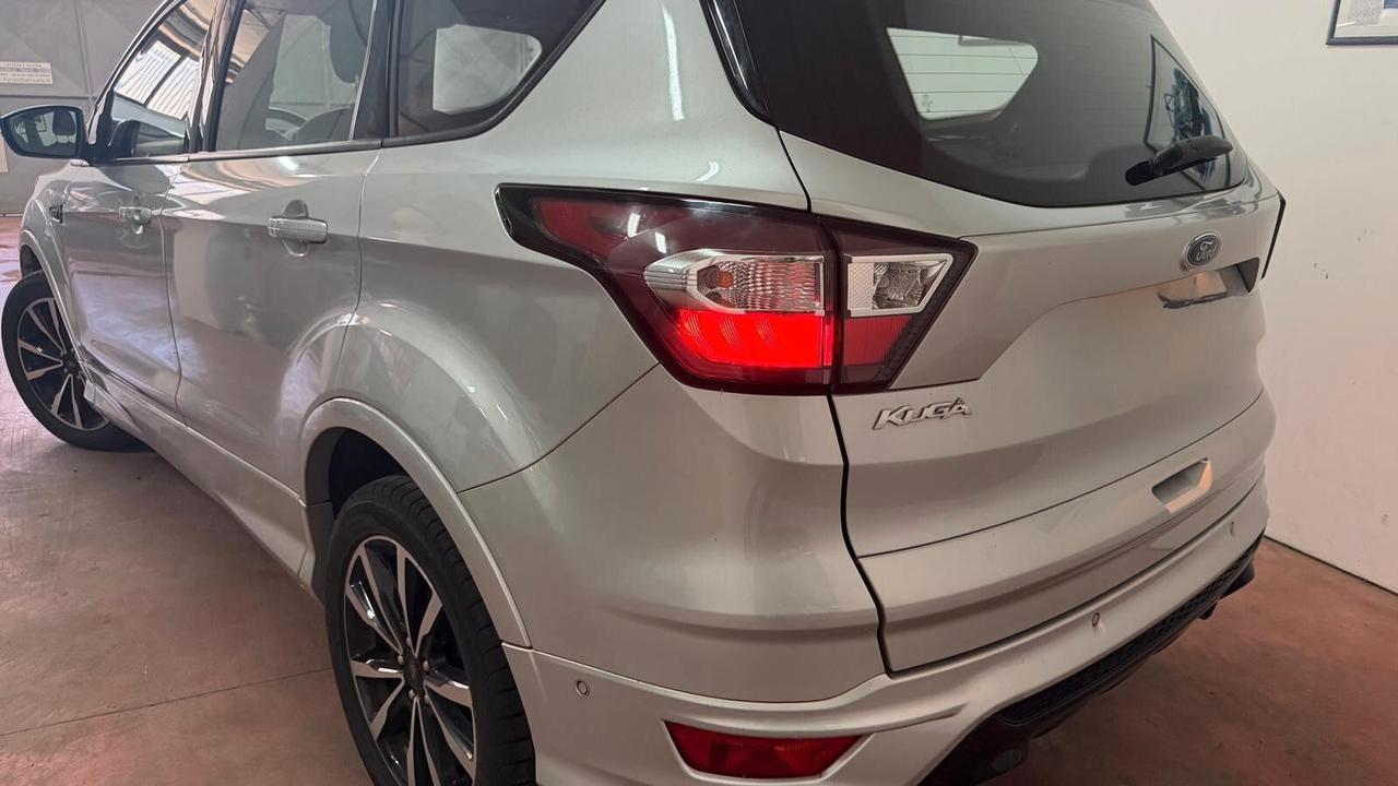 Ford Kuga 1.5 TDCI 120 CV S&S 2WD ST-Line