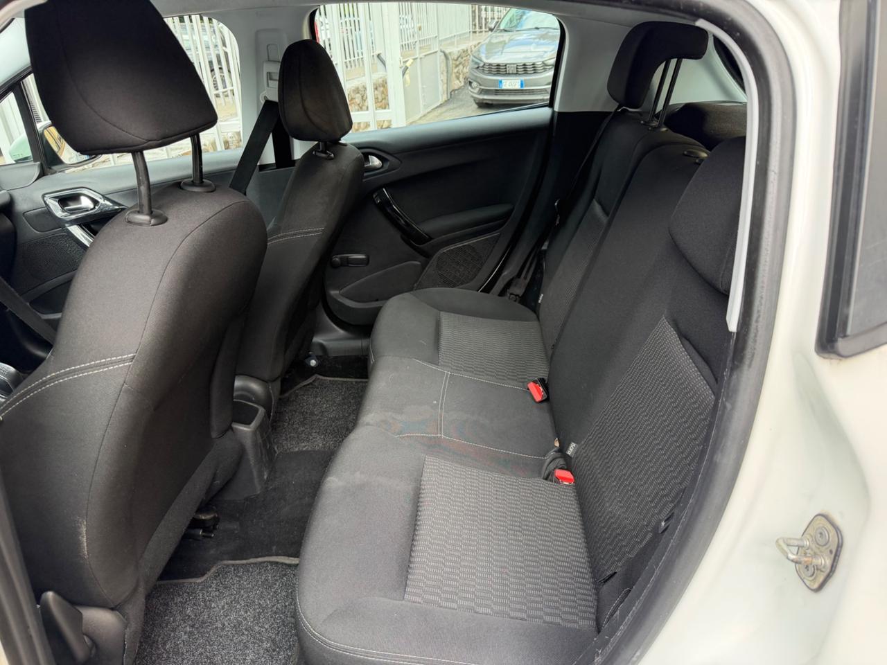 Peugeot 208 BlueHDi 75