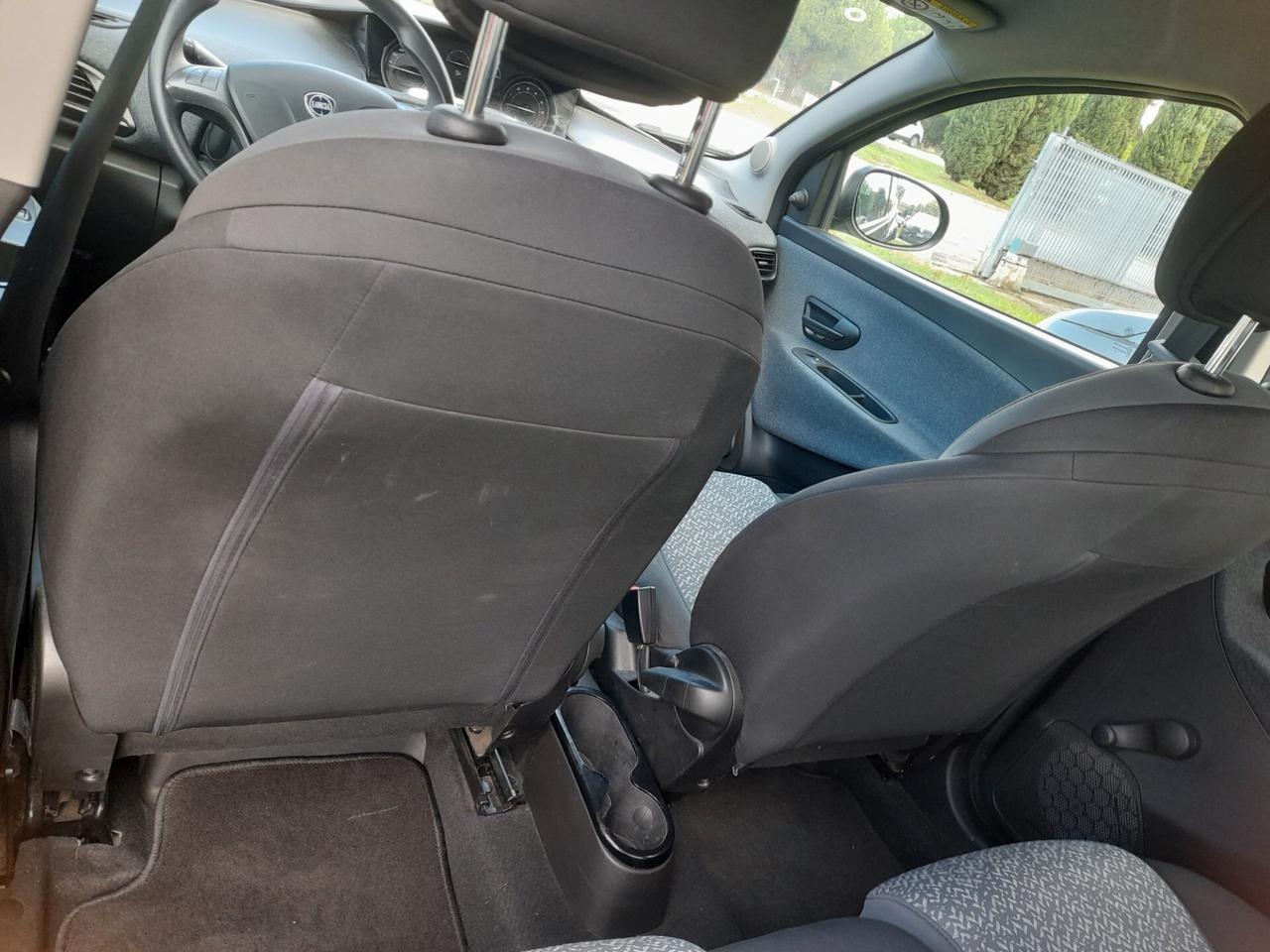 Lancia Ypsilon 1.0 Hybrid