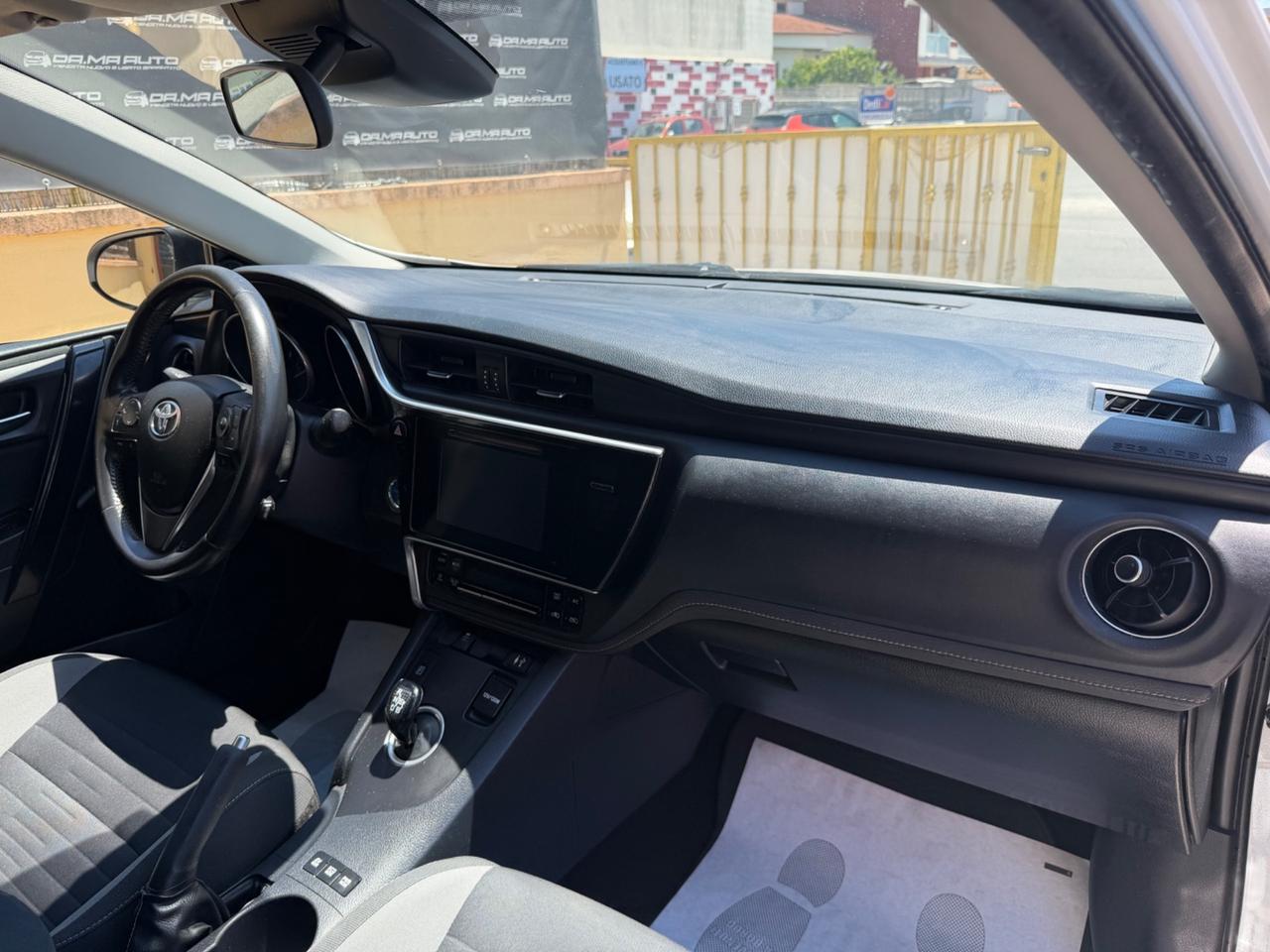 Toyota Auris 1.8 Hybrid Business