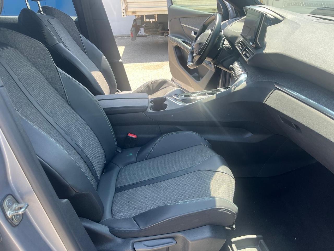 Peugeot 3008 1.5 hybrid 4-300 cv e-eat 8-allure-2023