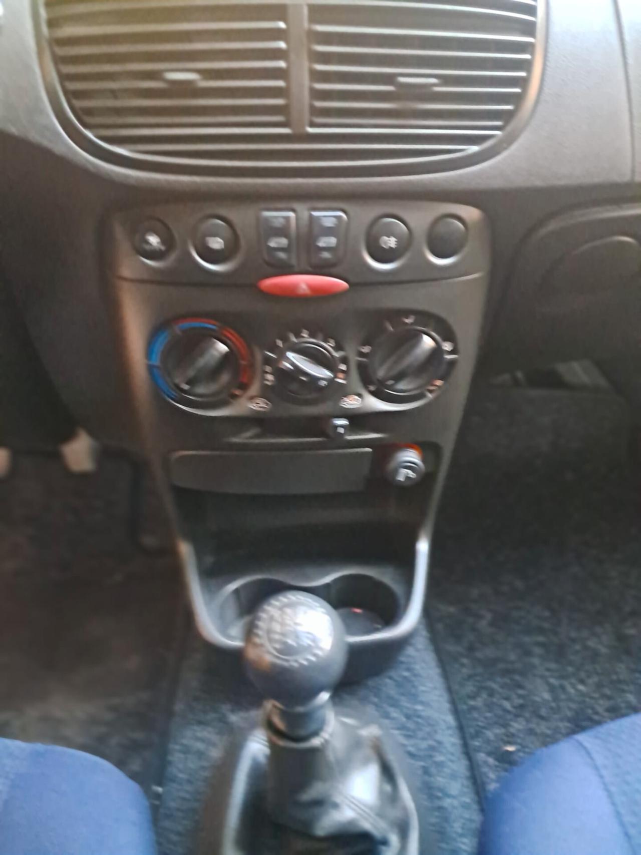 FIAT PUNTO 1.2 5PORTE-NEOPATENTATI-Euro 2690