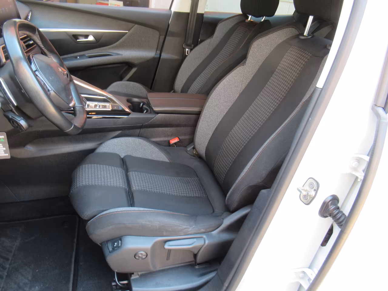 Peugeot 3008 BlueHDi 130 S&S EAT8 Business