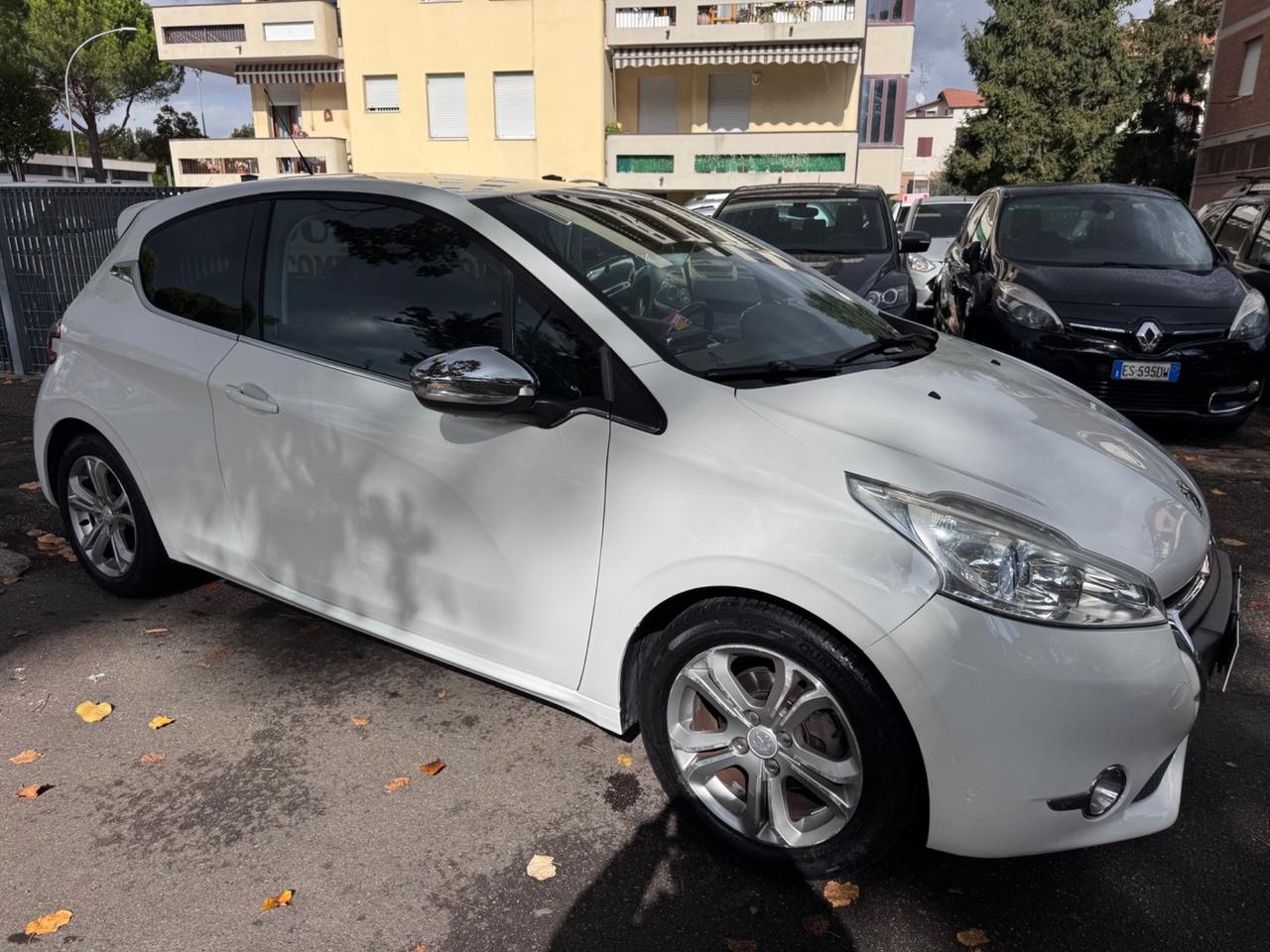 Peugeot 208 1.2 5P NEOPATEN GARANZIA 12 MESI