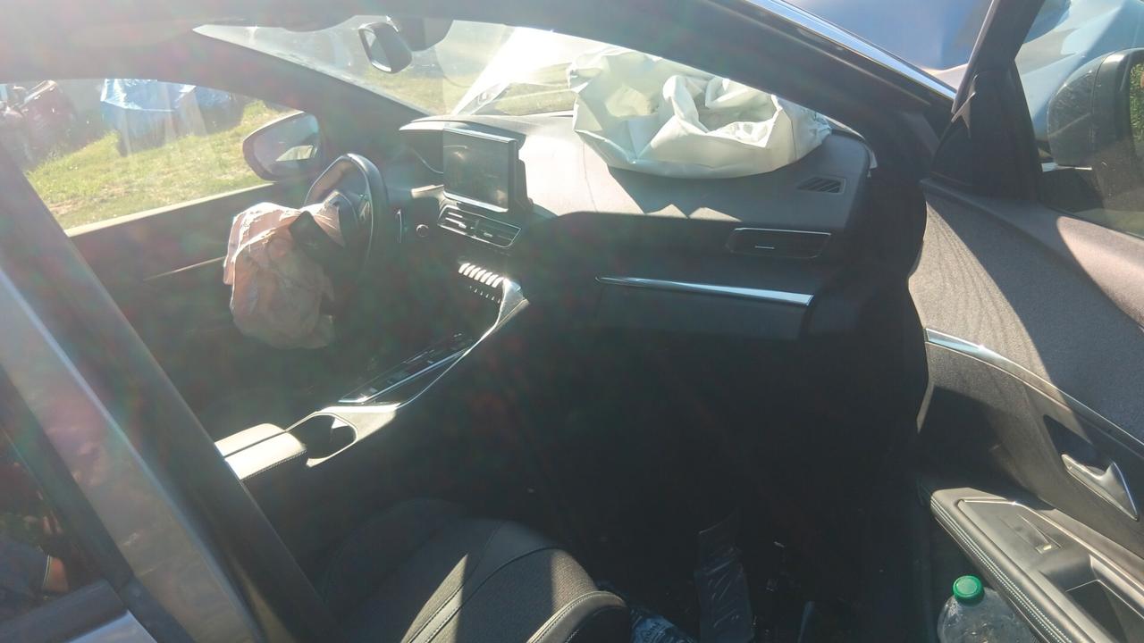 Peugeot 5008 incidentata sinistrata mondialcars 023