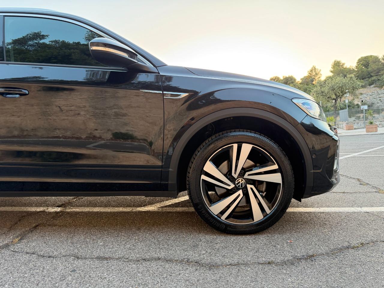 Volkswagen T-Roc R-LINE/2.0 150 CV/18"/FULL LED/CAR PLAY