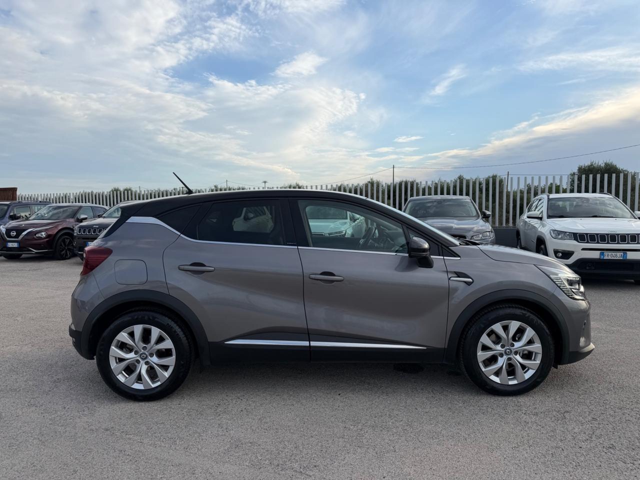 RENAULT CAPTUR FULL HYBRID INTENS FULL LED MY21