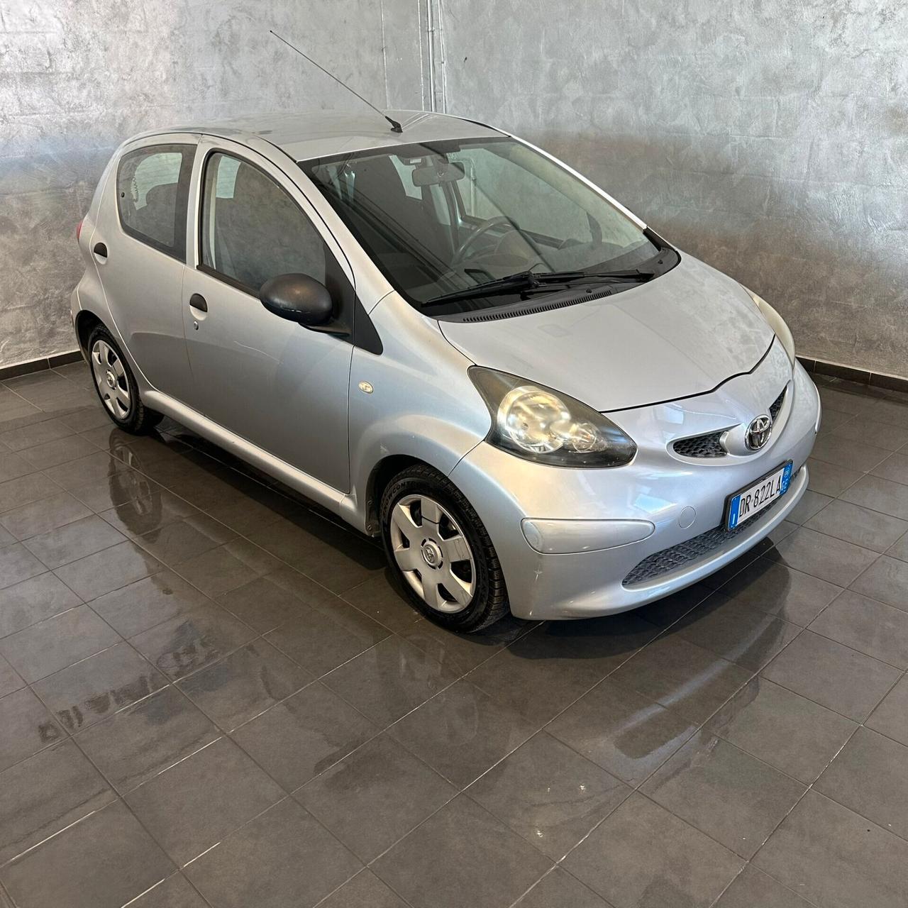 Toyota Aygo 1.0 12V VVT-i 5 porte Sol
