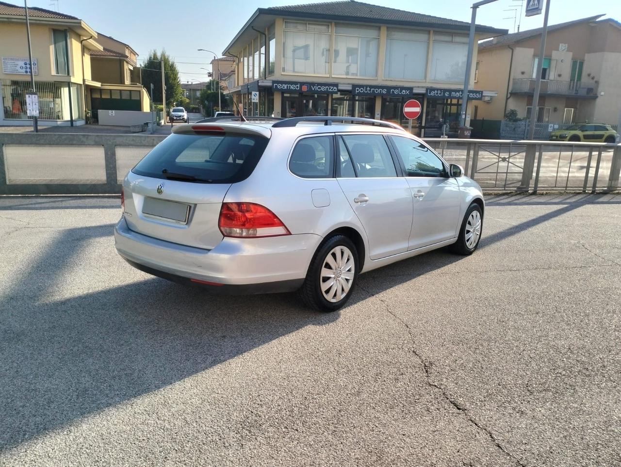 Volkswagen Golf Var. 1.6 Comfortline