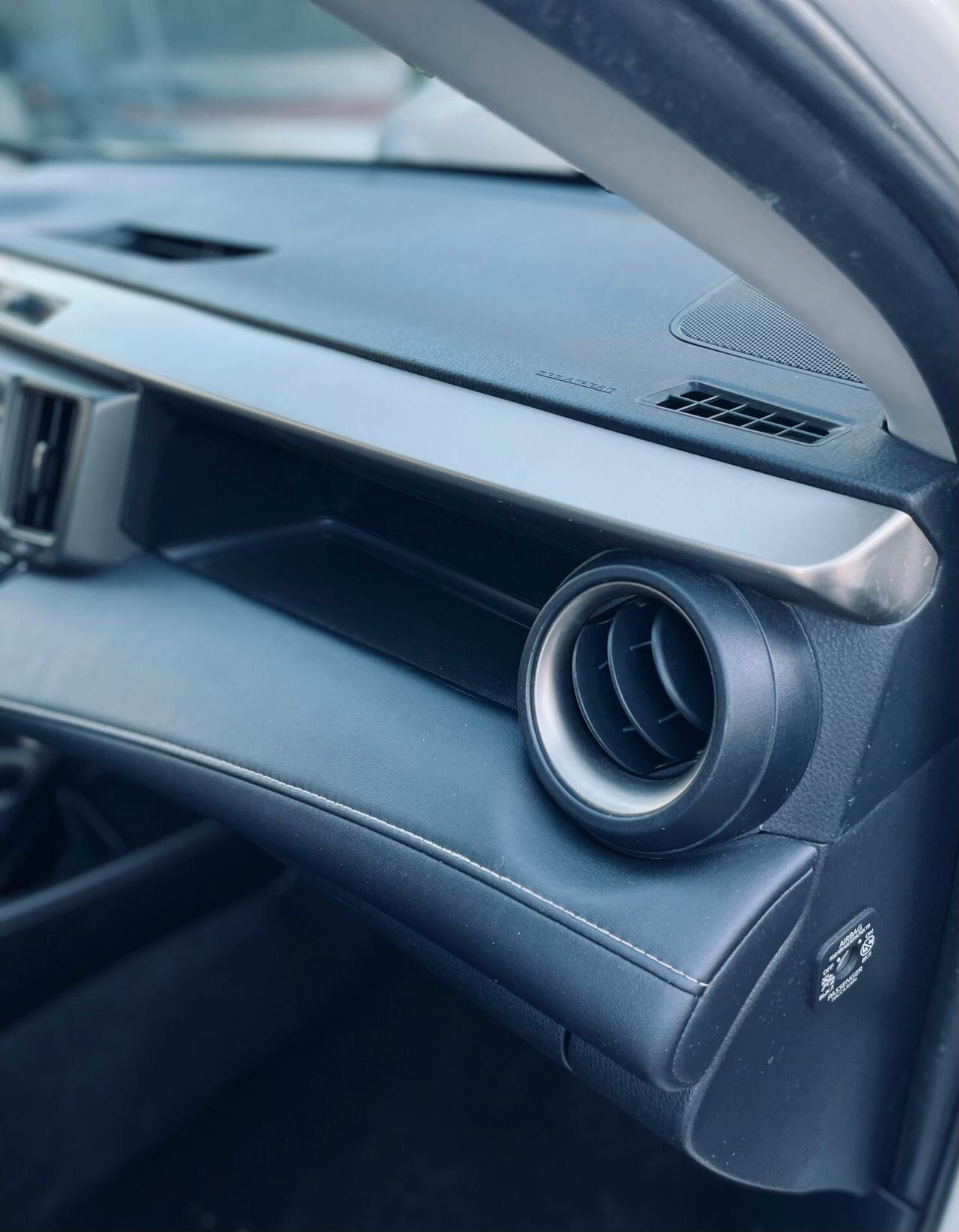 Toyota RAV 4 RAV4 2.0 D-4D 4WD Style White Ed.