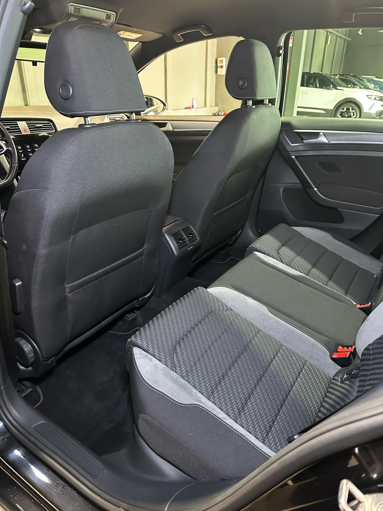 Volkswagen Golf R-LINE 1.5 TSI ACT DSG 5p. BMT