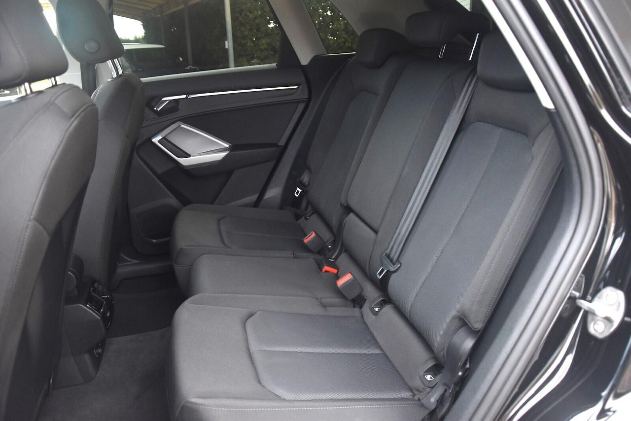 Audi Q3 35 TDI S tronic Business