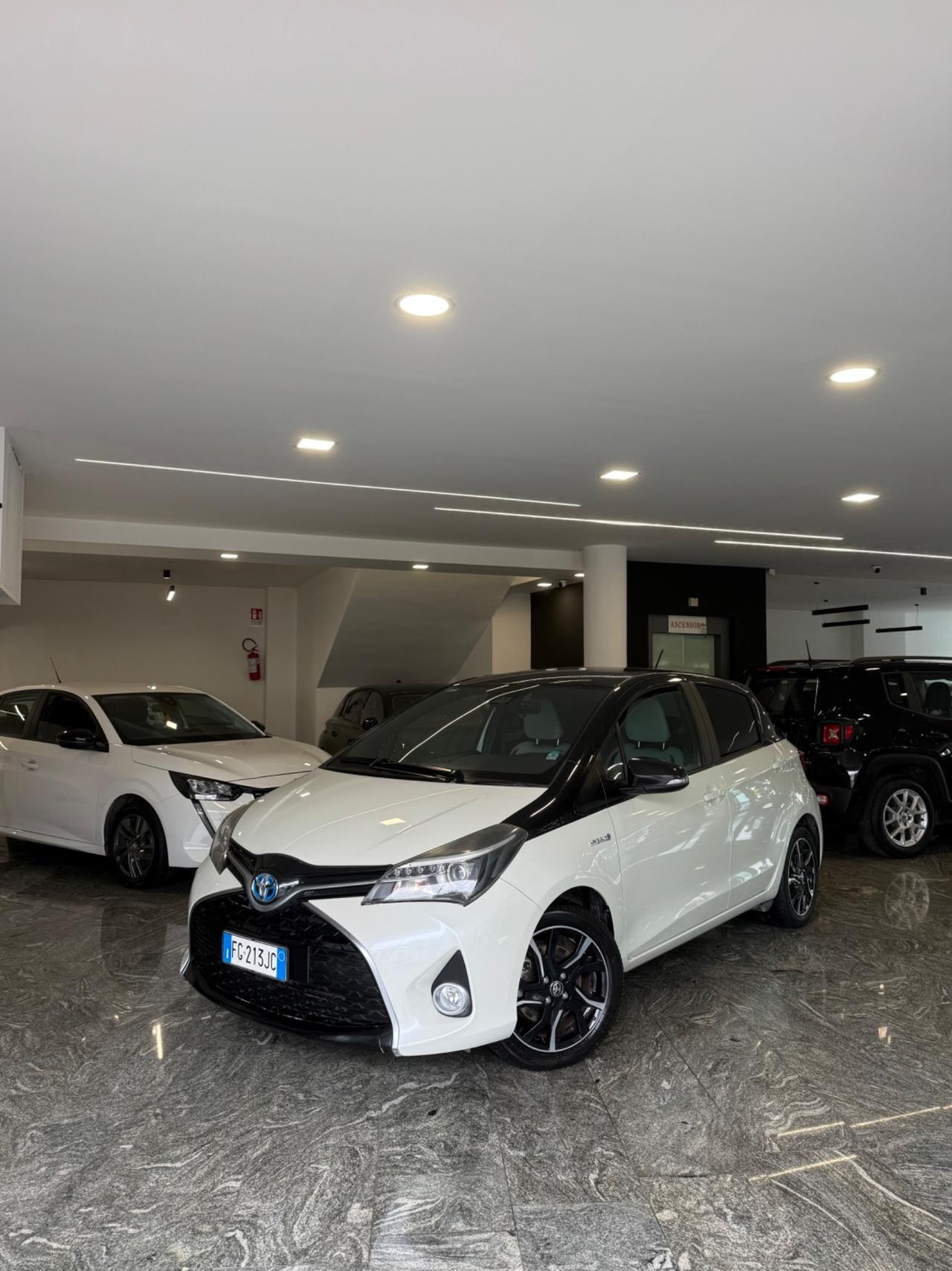 Toyota Yaris 1.5 Hybrid 5 porte Trend Platinum Edition