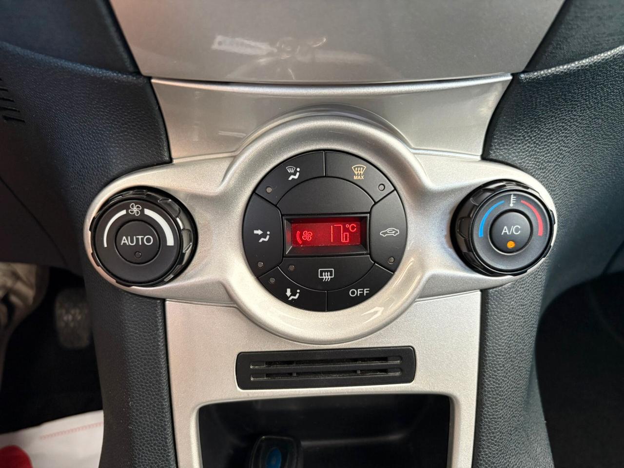 Ford Fiesta FORD FIESTA 1.2 TITANIUM 3P.