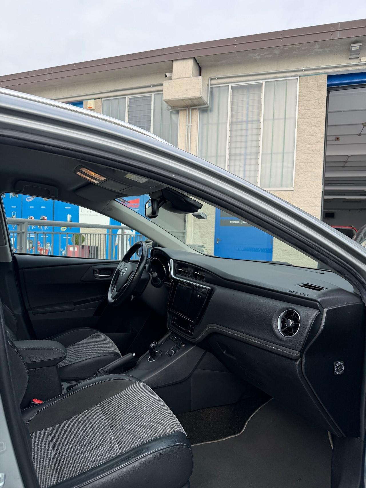Toyota Auris Touring Sports 1.8 Hybrid Lounge
