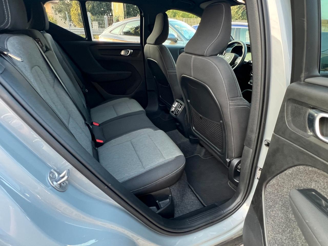 Volvo XC40 B3 automatico Plus Dark
