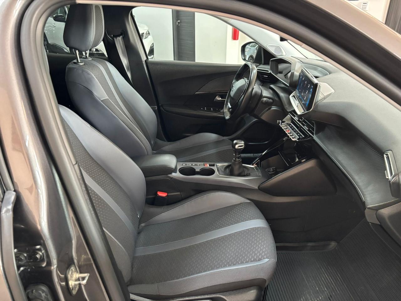 Peugeot 2008 PureTech 130 S&S Allure Navi Pack