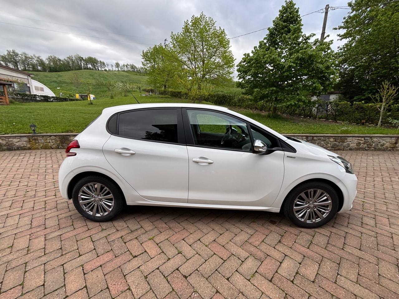Peugeot 208 BlueHDi 75 5 porte Style OK NEOPATENTATI
