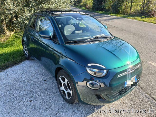FIAT 500e 320km Tetto+Unipropr.
