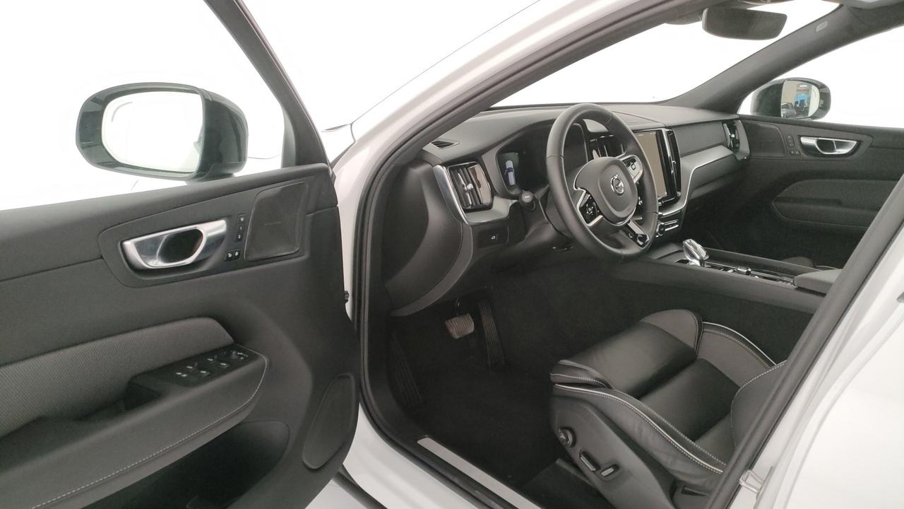 VOLVO XC60 2.0 b5 Plus Dark awd auto