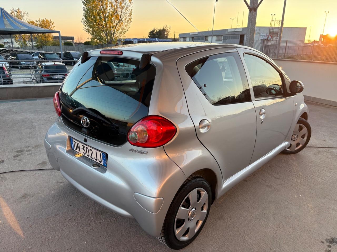 Toyota Aygo 1.0 12V VVT-i 5 porte Now AUTOMATICA 77000km!
