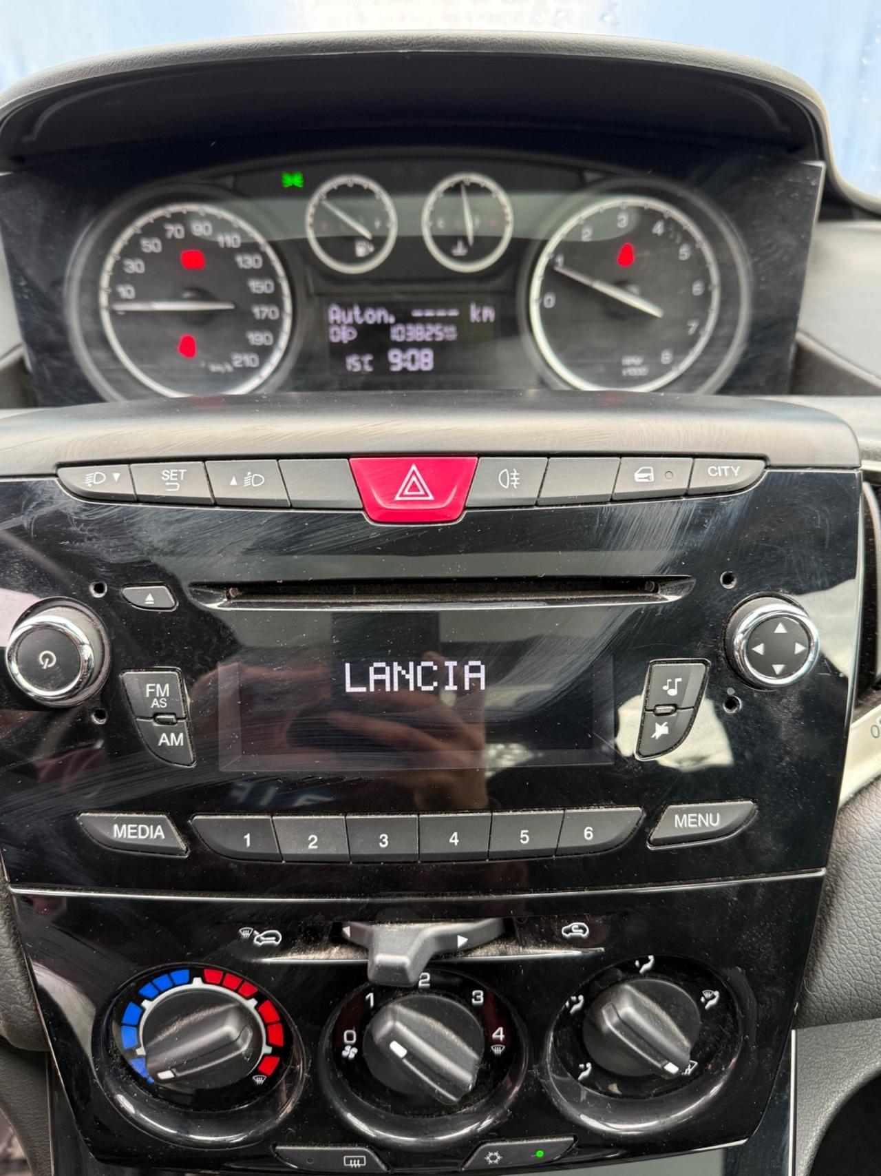 Lancia Ypsilon 1.2 69 CV 5 porte Elefantino