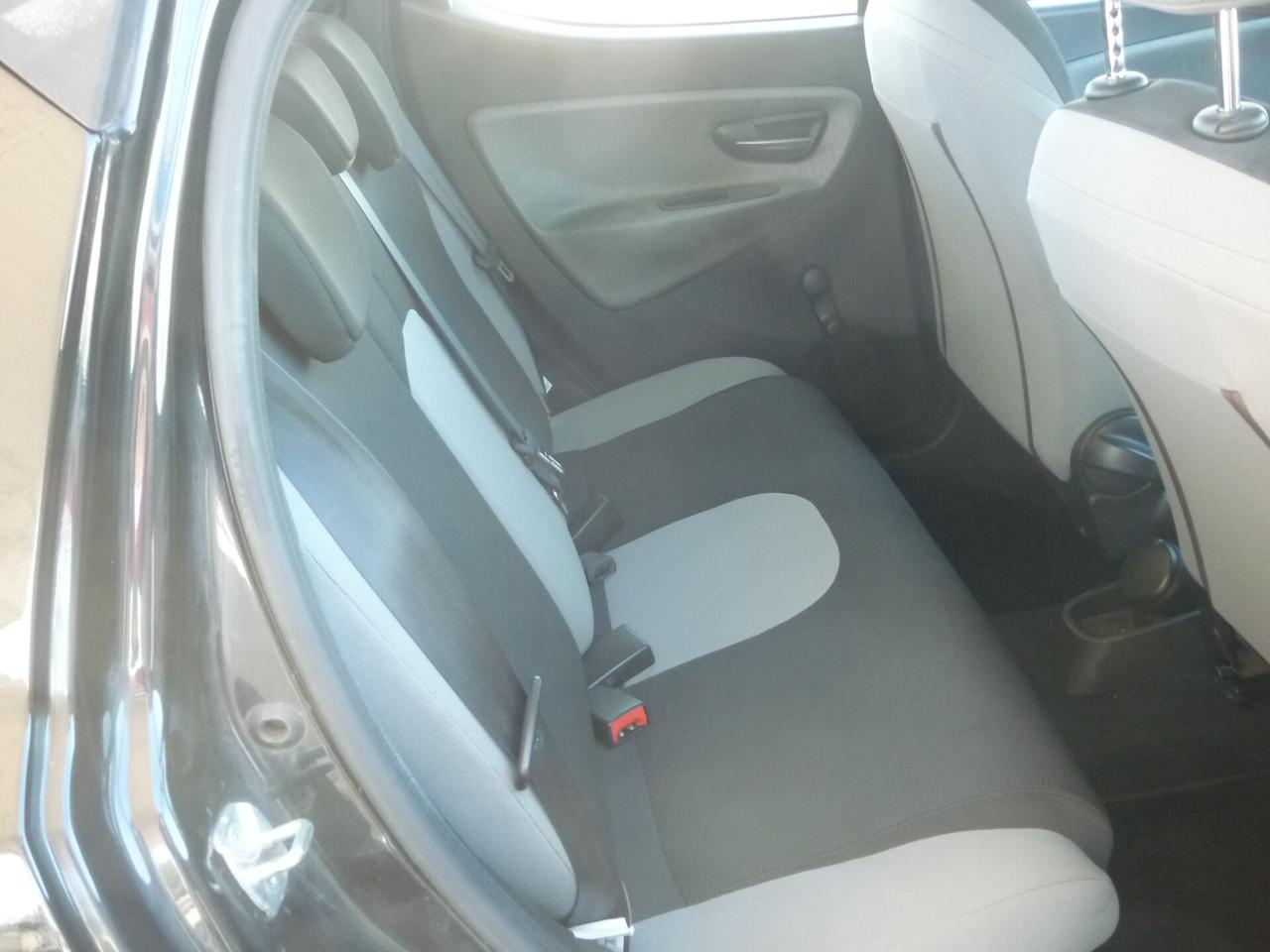 Lancia Ypsilon 1.2 69 CV 5 porte Silver GPL
