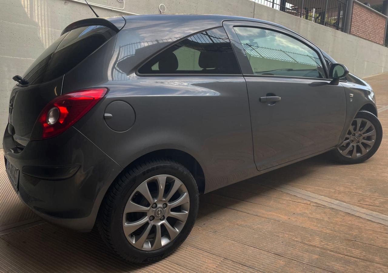 Opel Corsa 1.2 3 porte Club