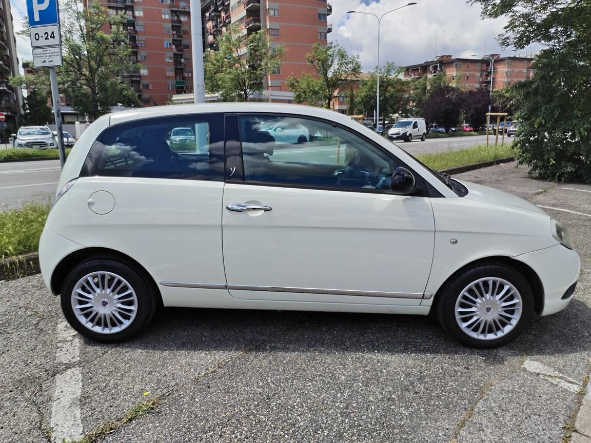 Lancia Ypsilon 1.2 8v Fire 97000km euro 5 2011