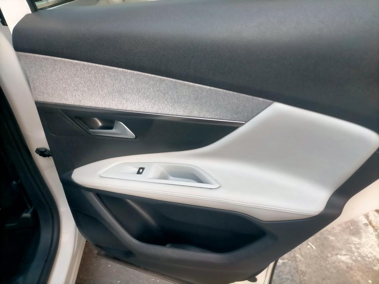 Peugeot 3008 BlueHDi 130 S&S Allure