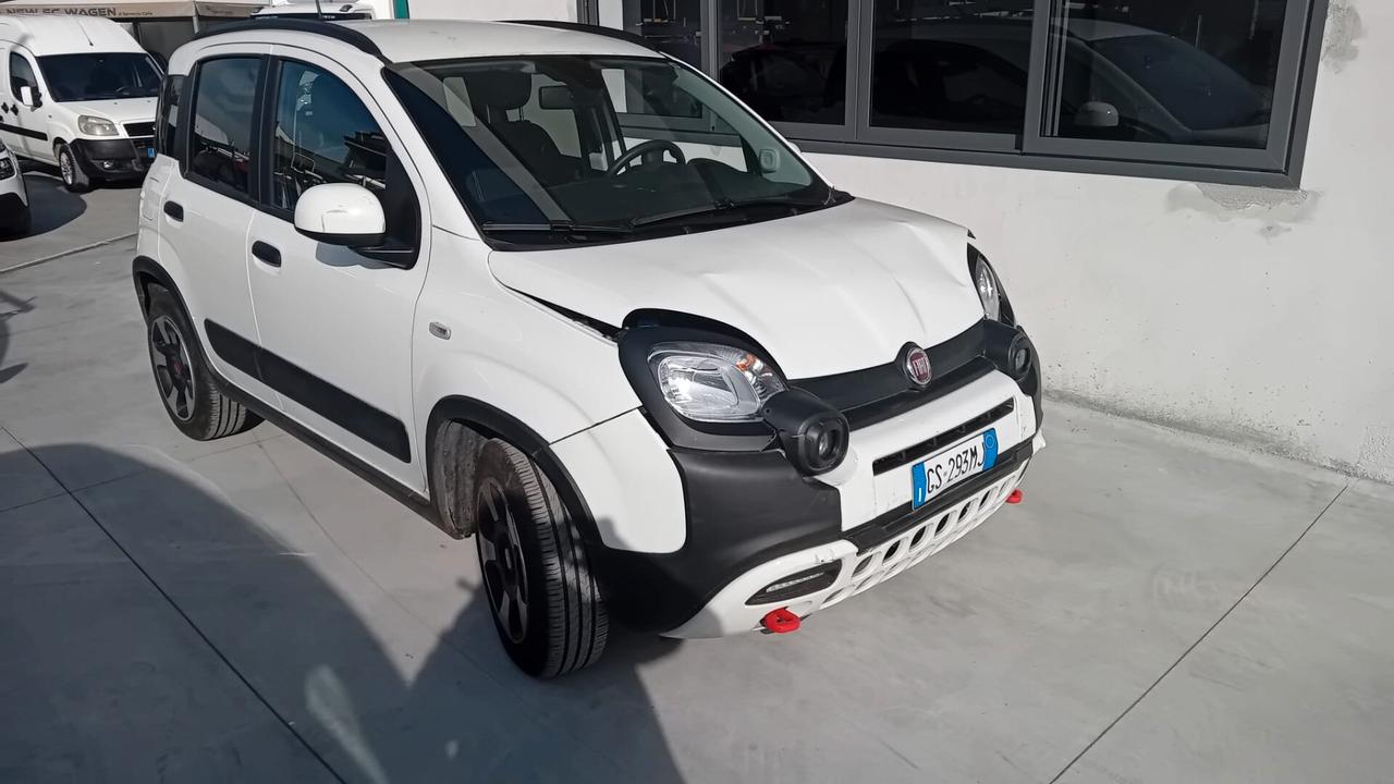 Fiat Panda Cross 1.0 FireFly S&S Hybrid POCO SINISTRATA