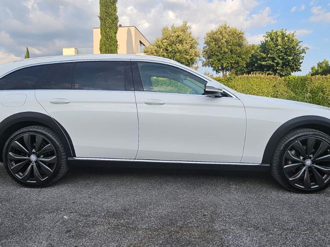 Mercedes-Benz E 220 E-Class E #6086