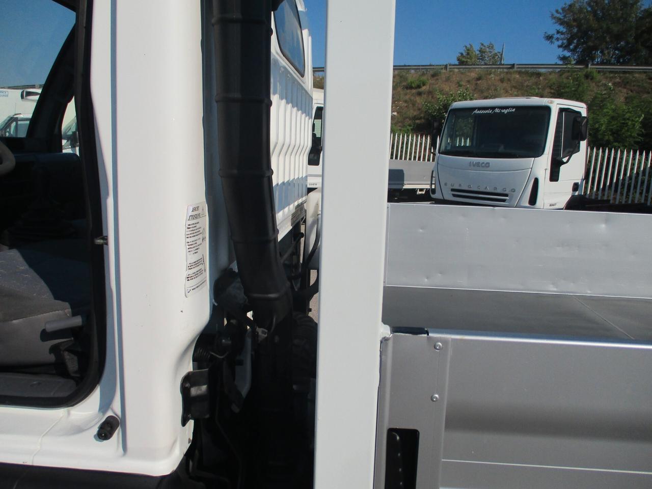 Nissan Cabstar 3000 120CV CASSONE FISSO PASSO CORTO 3.10 METRI