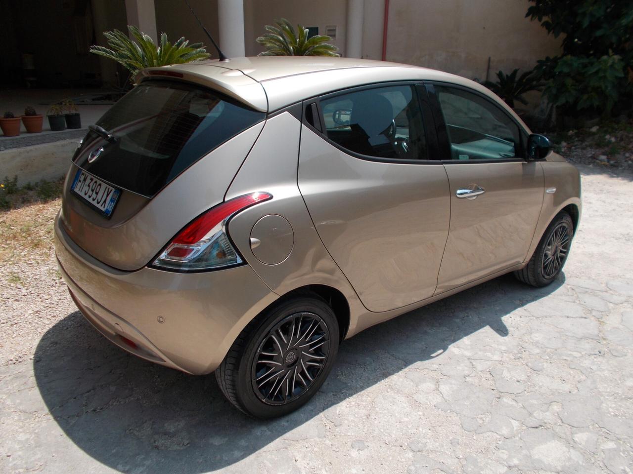 Lancia Ypsilon 1.2 69 CV 5 porte Gold