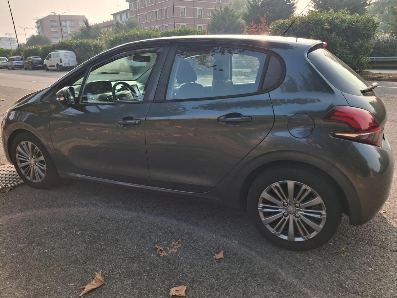 Peugeot 208 BlueHDi 75 5 porte Allure