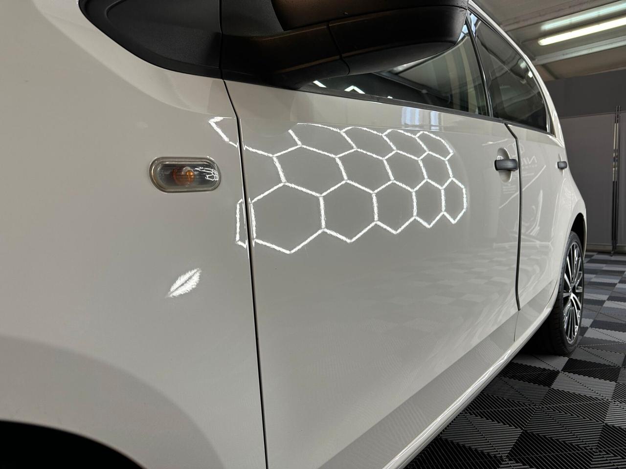 Volkswagen up! 1.0 5p. R-line