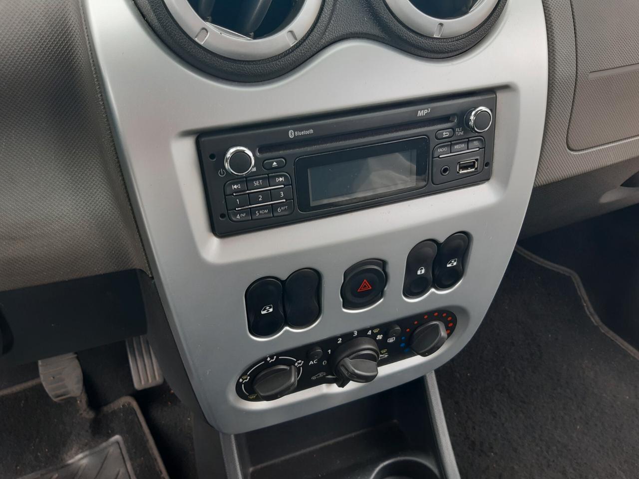 Dacia Sandero 1.2 16V GPL 75CV Embleme