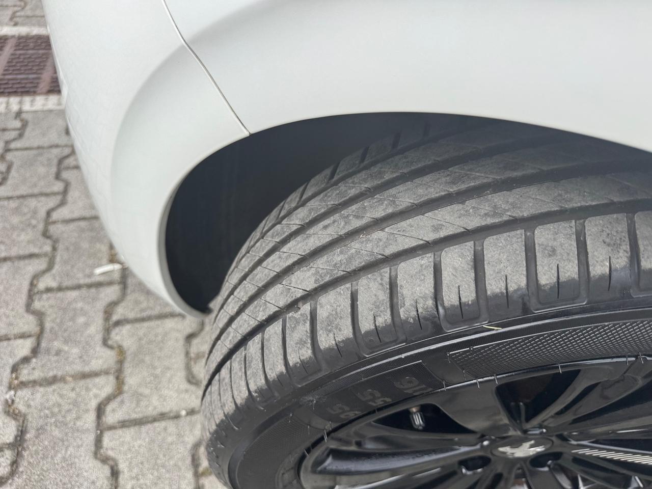 Peugeot 208 PureTech 82 5 porte neopatentati