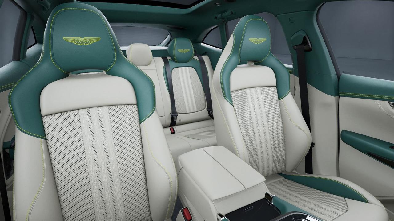 ASTON MARTIN DBX707 4.0