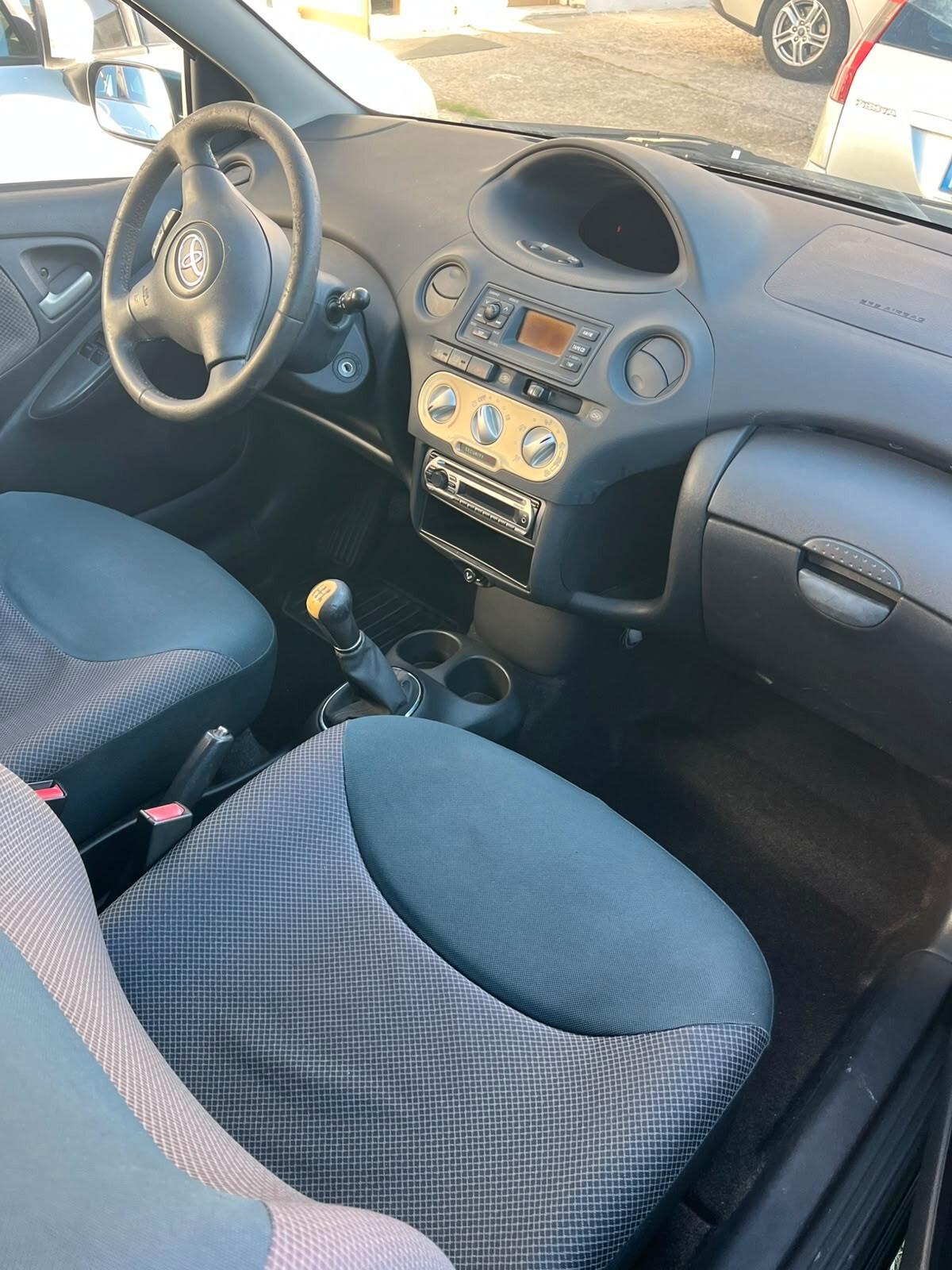 Toyota Yaris 1.0i 16V cat 3 porte Sol