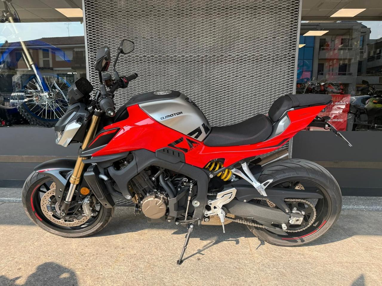 Qj Motor SRK 800 naked