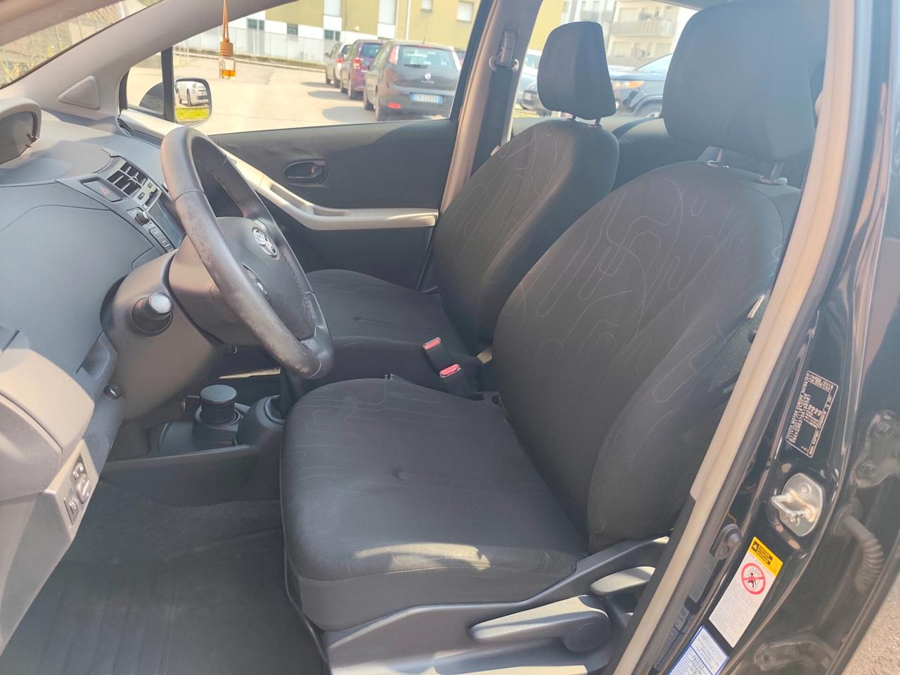 Toyota Yaris 1.0 Benz euro 4 5 porte
