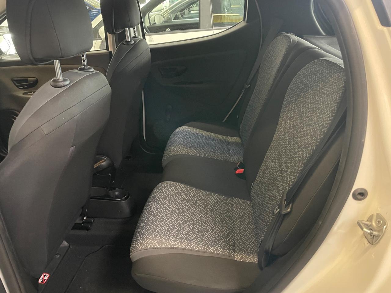 Lancia Ypsilon 1.0 FireFly 5 porte S&S Hybrid Silver