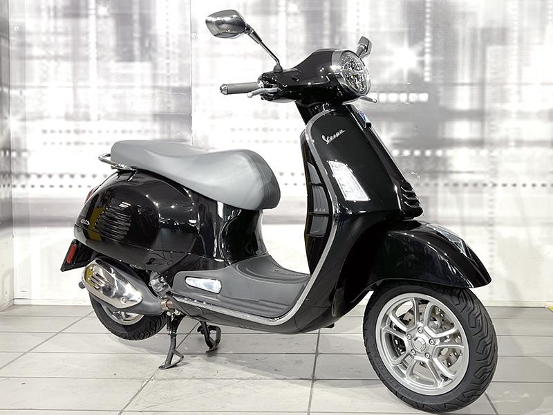 Piaggio Vespa GTS 300 HPE