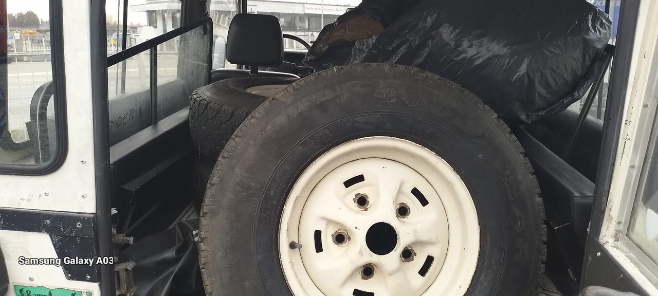 Land Rover Defender 90 diesel Hard-top