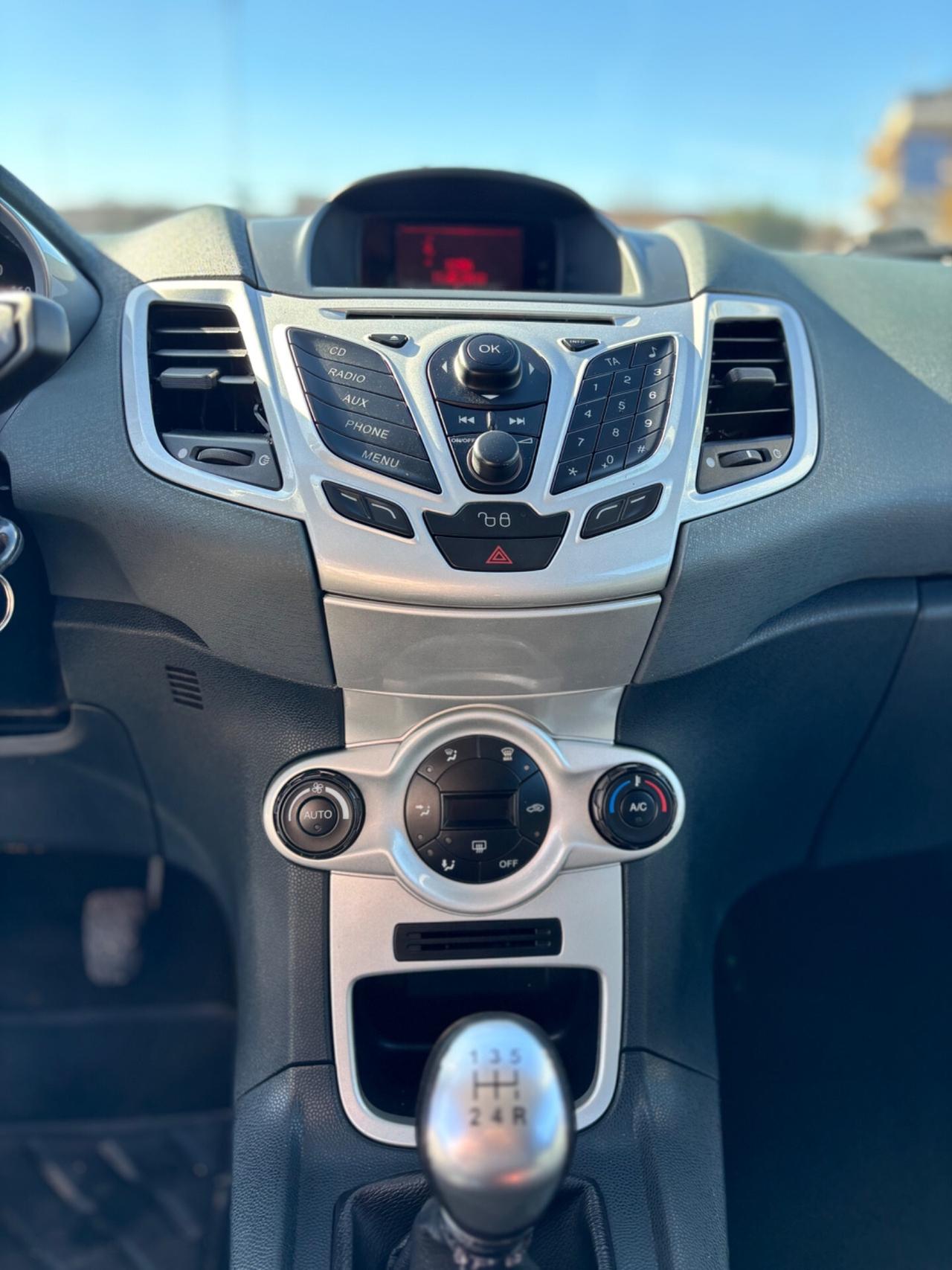 Ford Fiesta 1.4 5 porte Bz.- GPL Titanium