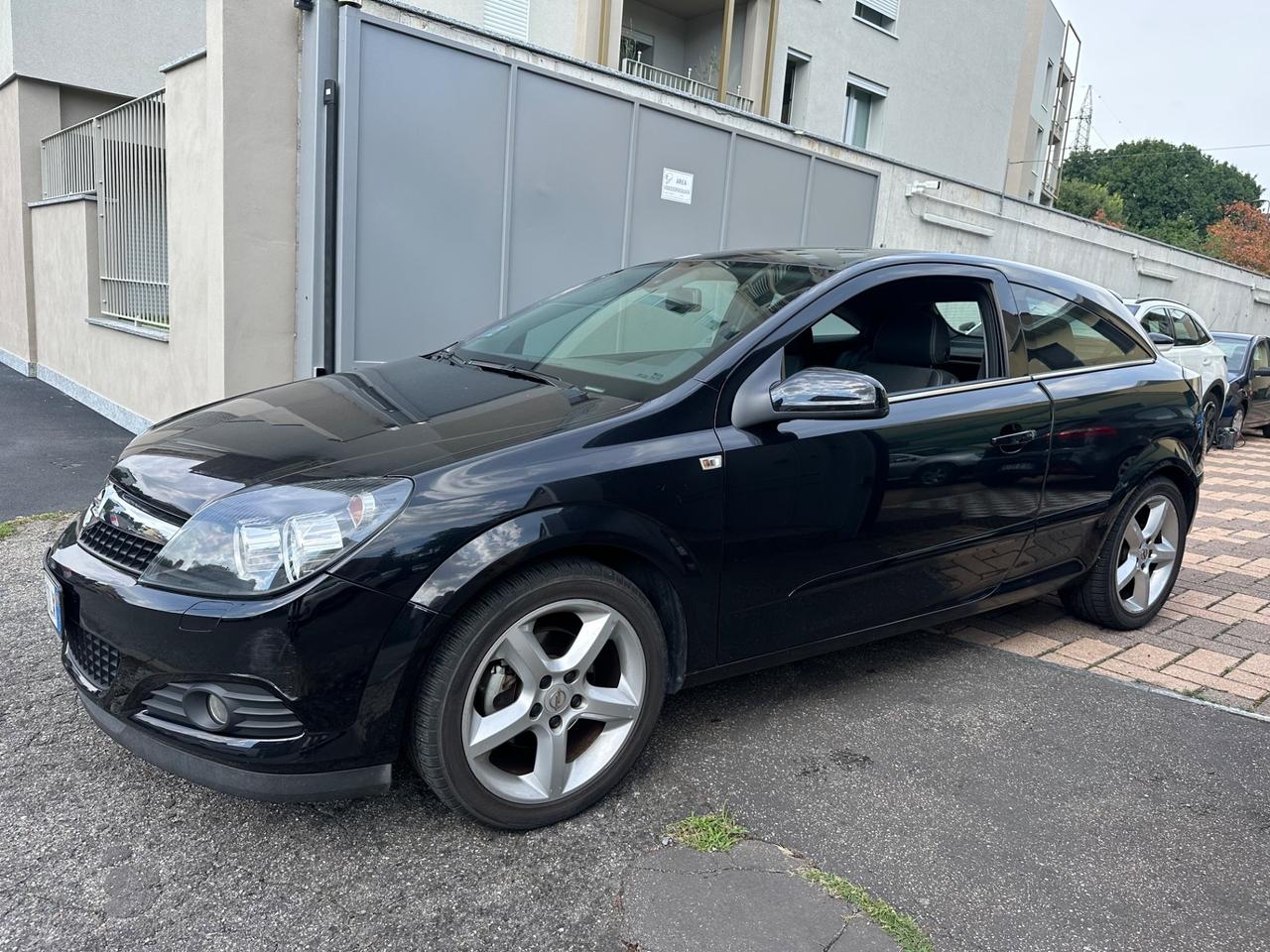 Opel Astra GTC 1.7 CDTI 110CV 3 porte Cosmo - solo 80000 km