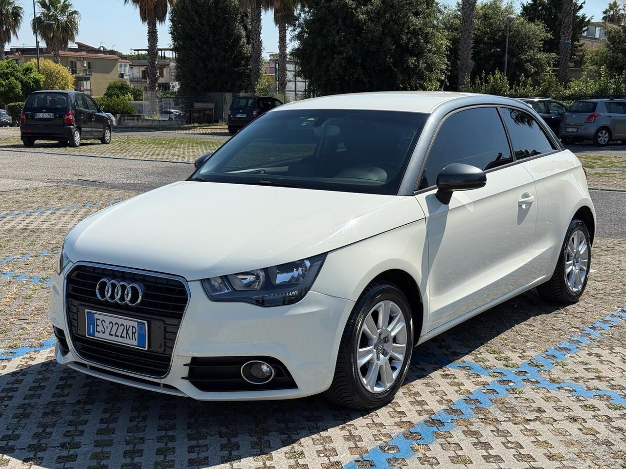 AUDI A1 2013 1.6 TDI 90cv Admired